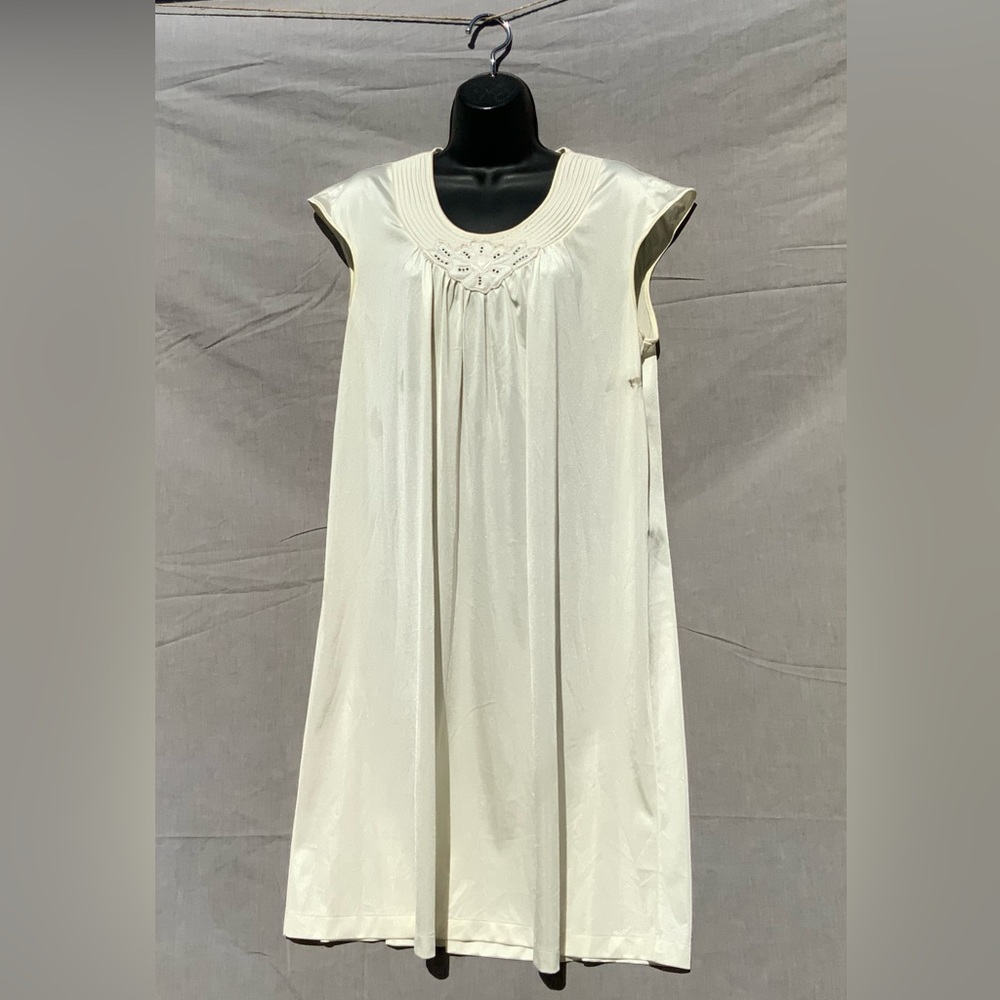 Vintage Nordstrom Cream Silk Nightgown With Floral Details